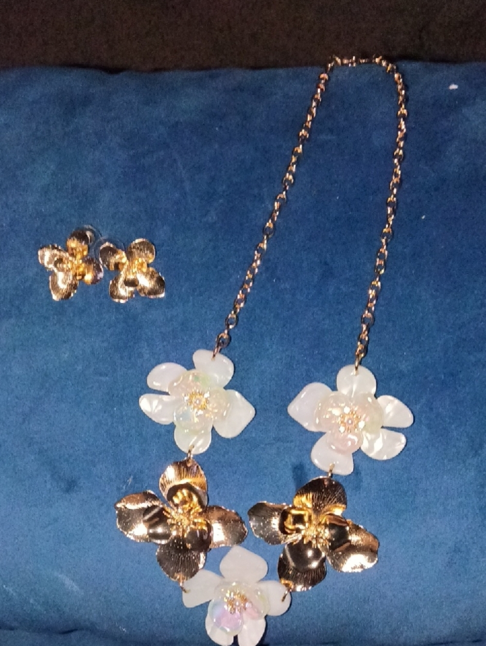Gold and Mother-of-Pearl Floral Necklace & Earring Set